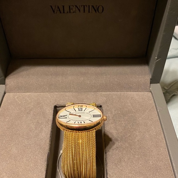 Woman’s Watch - Picture 9 of 14